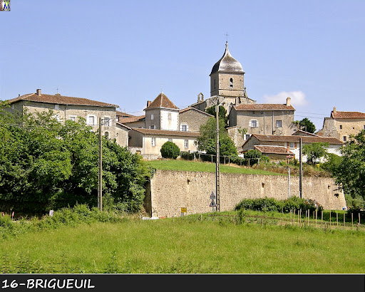 Aire camping-car  Saint-Christophe (16420) - Photo 12